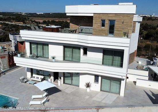 VILLAS DE LUJO DE OBRA NUEVA EN CAMPOAMOR - ALICANTE