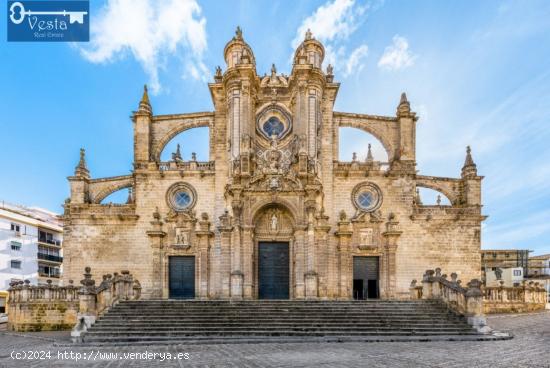 SOLAR EN LA CATEDRAL - CADIZ