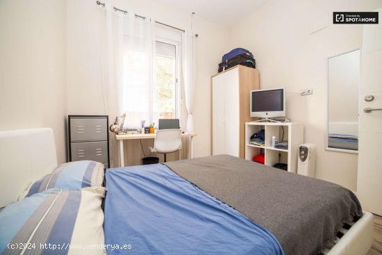  Enorme habitación con cómoda en piso de 5 habitaciones, Eixample - VALENCIA 