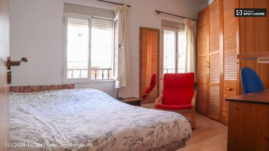  Agradable habitación amueblada y soleada en piso de 3 dormitorios en Tetuán - MADRID 