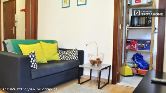 Soleado apartamento de 3 dormitorios con balcón en alquiler en la zona de Poblenou - BARCELONA
