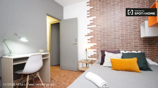 Se alquila habitación con armario independiente en piso compartido, Eixample - BARCELONA