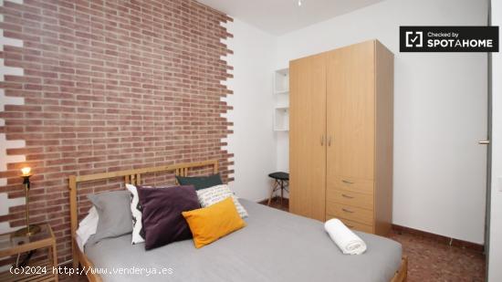 Alojamiento con armario independiente en piso compartido, Eixample - BARCELONA