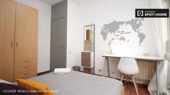 Alojamiento con armario independiente en piso compartido, Eixample - BARCELONA
