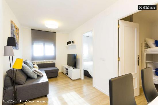  Llenas de sol apartamento de 2 dormitorios con patio en alquiler en Lavapiés - MADRID 