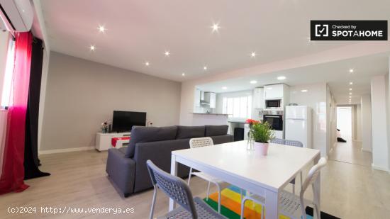 apartamento de 3 dormitorios luminoso y moderno en alquiler en Poblats Marítims - VALENCIA