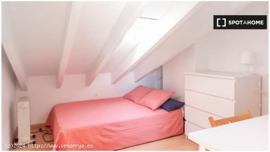 Habitación equipada con llave independiente en un apartamento de 4 dormitorios, Sol - MADRID