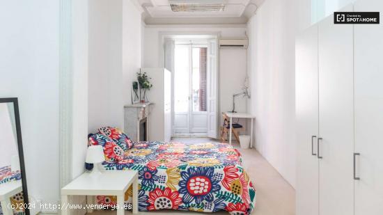  Preciosa habitación en apartamento de 12 habitaciones en Sol, Madrid - MADRID 