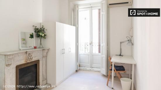 Preciosa habitación en apartamento de 12 habitaciones en Sol, Madrid - MADRID