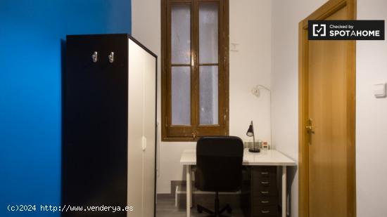 Habitación luminosa con calefacción en un apartamento de 10 dormitorios, Barri Gòtic - BARCELONA