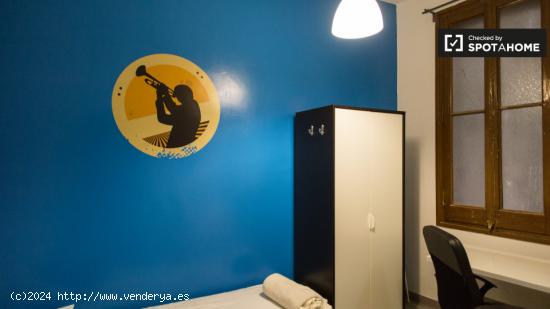 Habitación luminosa con calefacción en un apartamento de 10 dormitorios, Barri Gòtic - BARCELONA