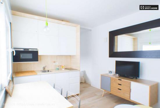 Recientemente renovado apartamento de 1 dormitorio en alquiler en Chueca. - MADRID