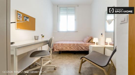 Elegante habitación con llave independiente en el apartamento de 4 dormitorios, Camins al Grau - VA