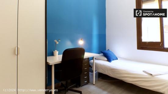 Habitación amueblada con calefacción en un apartamento de 10 dormitorios, Barri Gòtic - BARCELONA