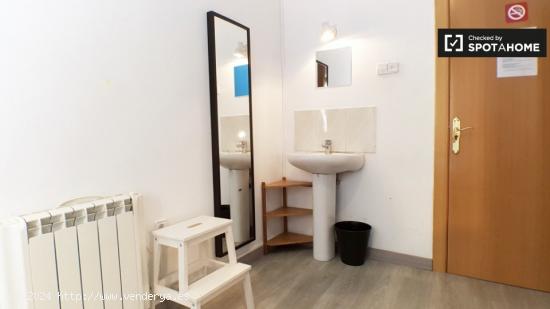 Habitación amueblada con calefacción en un apartamento de 10 dormitorios, Barri Gòtic - BARCELONA