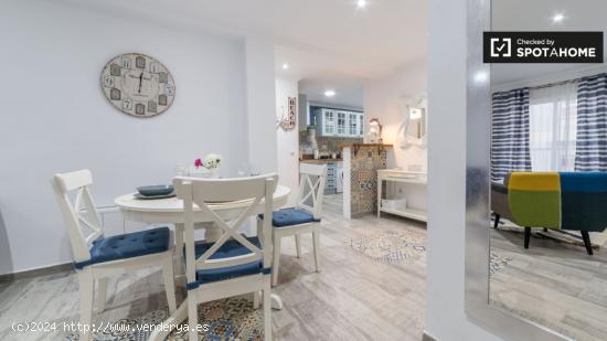 Maravillosamente renovado apartamento de 3 dormitorios en alquiler en Poblats Marítims - VALENCIA