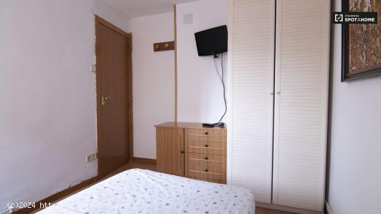 Cómoda habitación en apartamento de 3 dormitorios en Puente de Vallecas - MADRID