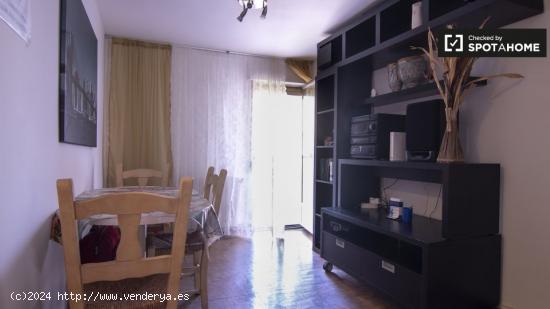 Cómoda habitación en apartamento de 3 dormitorios en Puente de Vallecas - MADRID