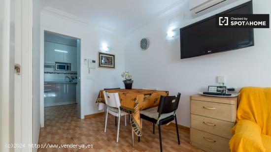 Apartamento amueblado de 2 dormitorios en alquiler en Ciutat Vella - VALENCIA