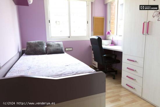  Habitación amueblada en alquiler en un apartamento compartido de 3 habitaciones en Poblenou - BARCE 