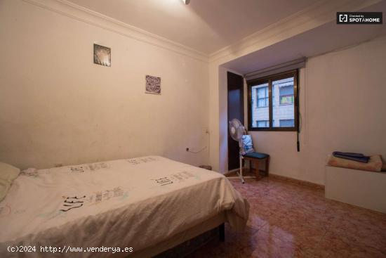  Amplia habitación en apartamento de 3 dormitorios en Patraix, Valencia - VALENCIA 