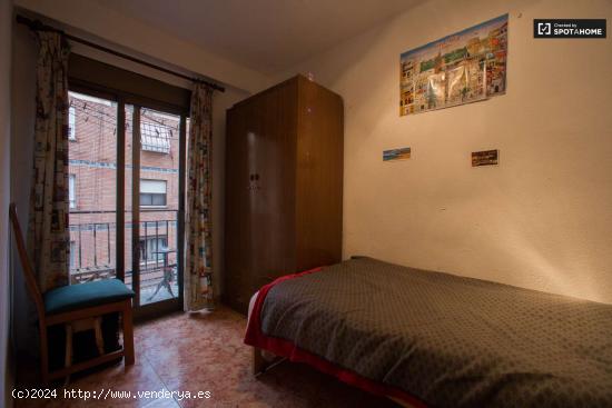  Habitación con balcón, apartamento de 3 dormitorios en Patraix, Valencia - VALENCIA 