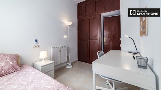 Habitación soleada, apartamento de 4 dormitorios en Camins al Grau, Valencia - VALENCIA