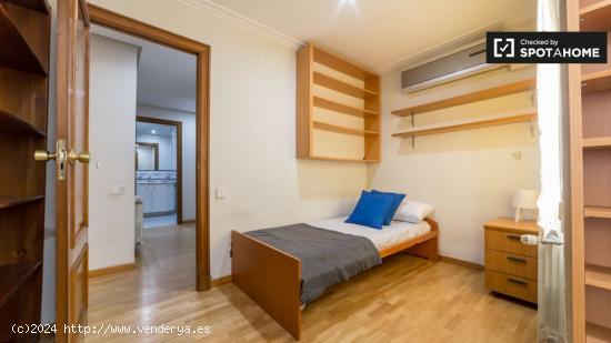 Acogedora habitación en un apartamento de 8 dormitorios, El Pla del Real, Valencia - VALENCIA
