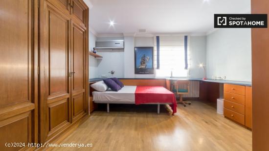 Acogedora habitación en un apartamento de 8 dormitorios, El Pla del Real, Valencia - VALENCIA