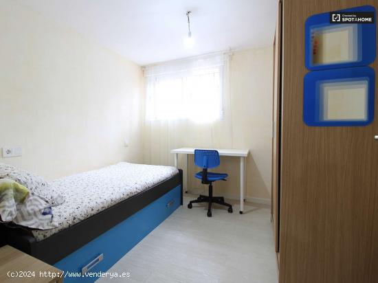  Habitación con cama individual en alquiler en apartamento de 3 dormitorios en San Blas - MADRID 