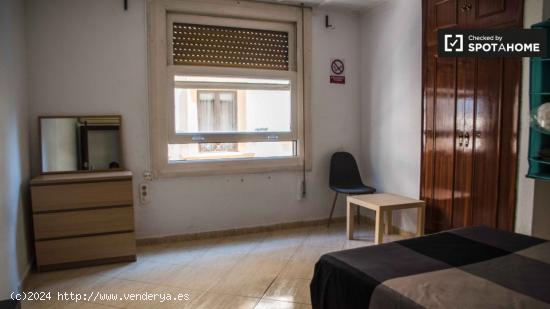 Se alquila habitación, apartamento de 6 dormitorios, Ciutat Vella - VALENCIA