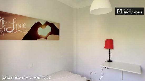 Acogedora habitación en alquiler en un apartamento de 3 dormitorios en Usera - MADRID