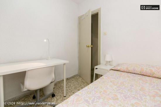  Cómoda habitación en alquiler en apartamento de 5 dormitorios en Ronda - GRANADA 