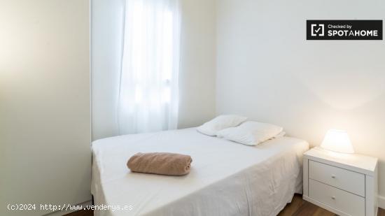 Habitación luminosa en un apartamento de 5 dormitorios en Extramurs - VALENCIA