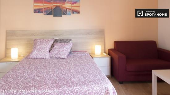 Acogedora habitación en alquiler, apartamento de 5 dormitorios, Carabanchel - MADRID