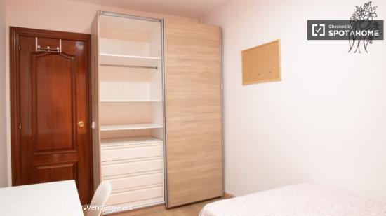Cómoda habitación en alquiler, apartamento de 5 dormitorios, Carabanchel - MADRID