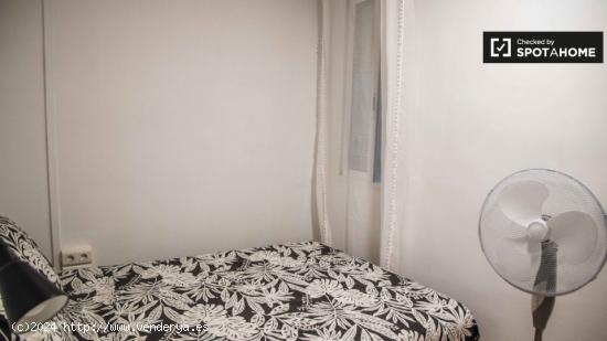 Habitación amueblada en un apartamento de 7 dormitorios en Extramurs - VALENCIA