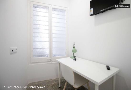  Habitación cómoda en alquiler en el apartamento de 9 habitaciones, Prat de LLobregat - BARCELONA 