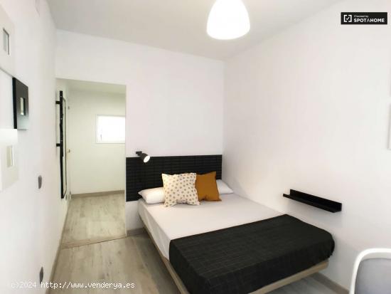  Bonita habitación en alquiler en apartamento de 5 dormitorios en Puente de Vallecas. - MADRID 