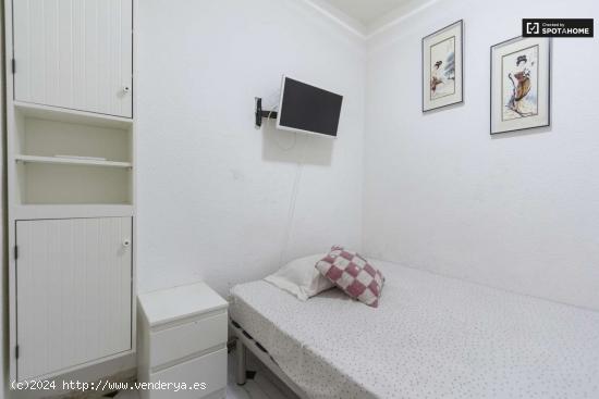  Se alquila habitación en elegante apartamento de 4 dormitorios en Chueca - MADRID 