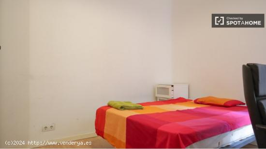 Habitación acogedora con escritorio en un departamento compartido, Argüelles - MADRID