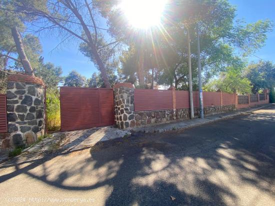 TERRENO URBANO CON VIVIENDA EN URBANIZACIÓN LAS NIEVES - TOLEDO