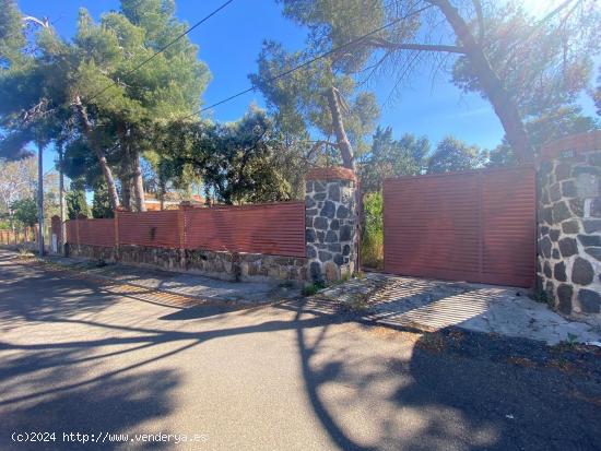 TERRENO URBANO CON VIVIENDA EN URBANIZACIÓN LAS NIEVES - TOLEDO