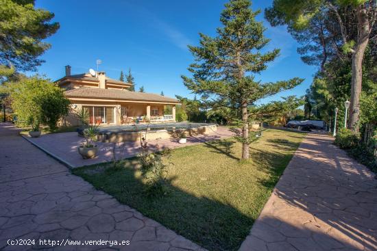 Espectacular chalet en plena naturaleza con vistas a la montaña - ALICANTE