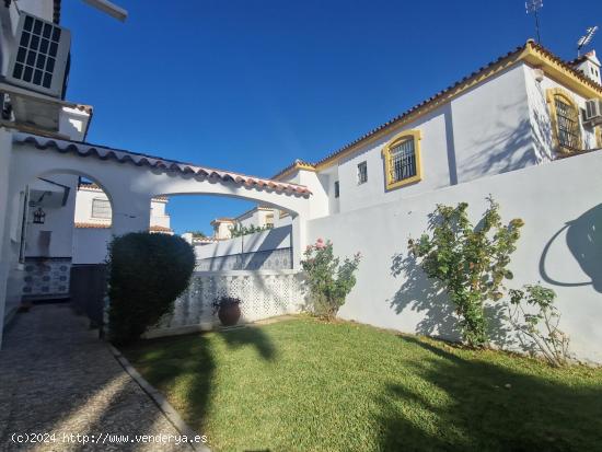  Amplia casa pareada con piscina en Hacienda del Polo. - CADIZ 