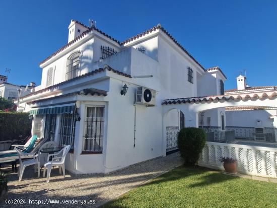 Amplia casa pareada con piscina en Hacienda del Polo. - CADIZ