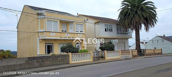 CHALET CON APARTAMENTO EN BARREIROS LUGO - LUGO