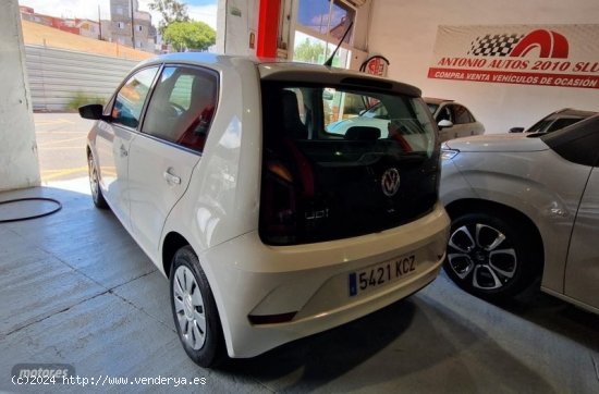 Volkswagen Up 1.0 60 CV de 2017 con 124.000 Km por 7.900 EUR. en Tenerife