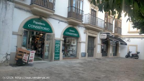 Calle Medina local en primera linea comercial con amplio escaparate en venta - CADIZ