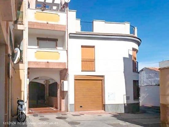  Apartamento, con garaje, situado en la calle Luz de Ogíjares. - GRANADA 